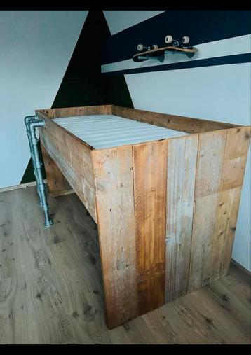 Halfhoogslaper bed beschikbaar voor biedingen
