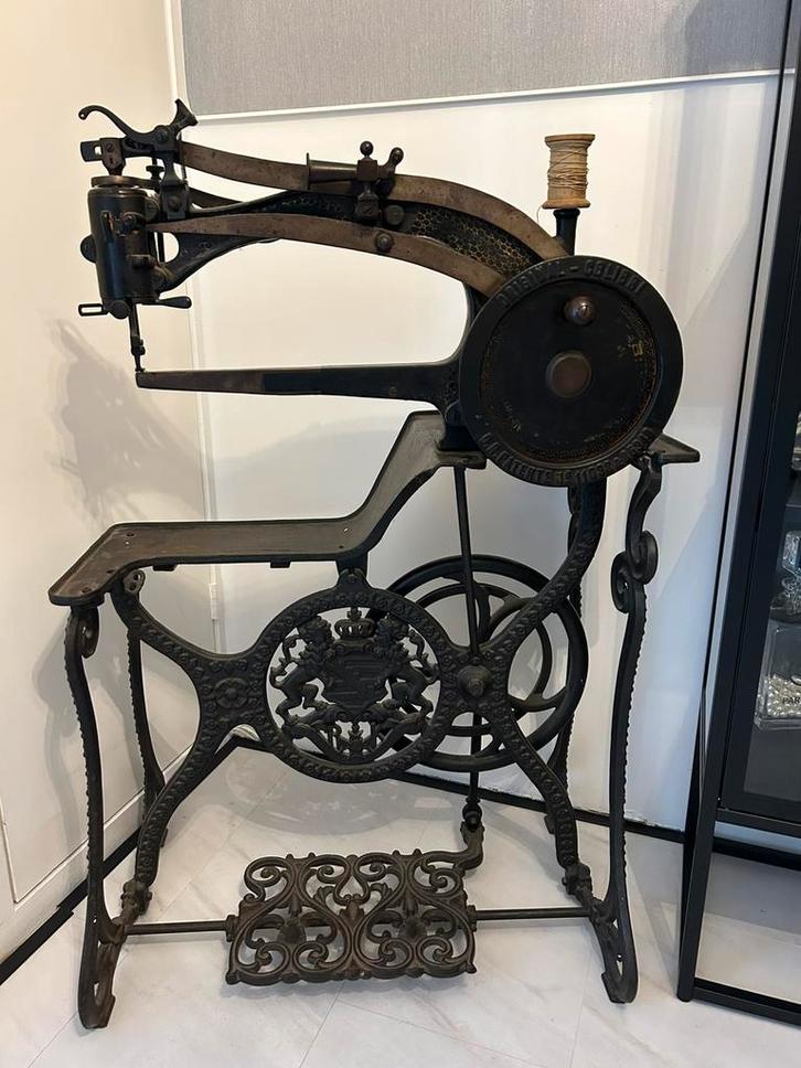 Antieke industriele naaimachine gietijzer orgineel, Antiek en Kunst, Antiek | Naaimachines, Ophalen