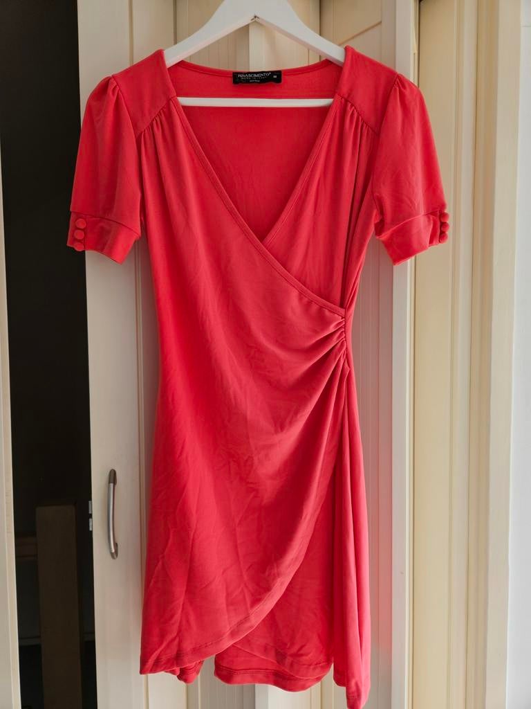 Rinascimento wikkeljurk koraalrood maat M, Maat 38/40 (M), Rinascimento, Ophalen of Verzenden, Zo goed als nieuw