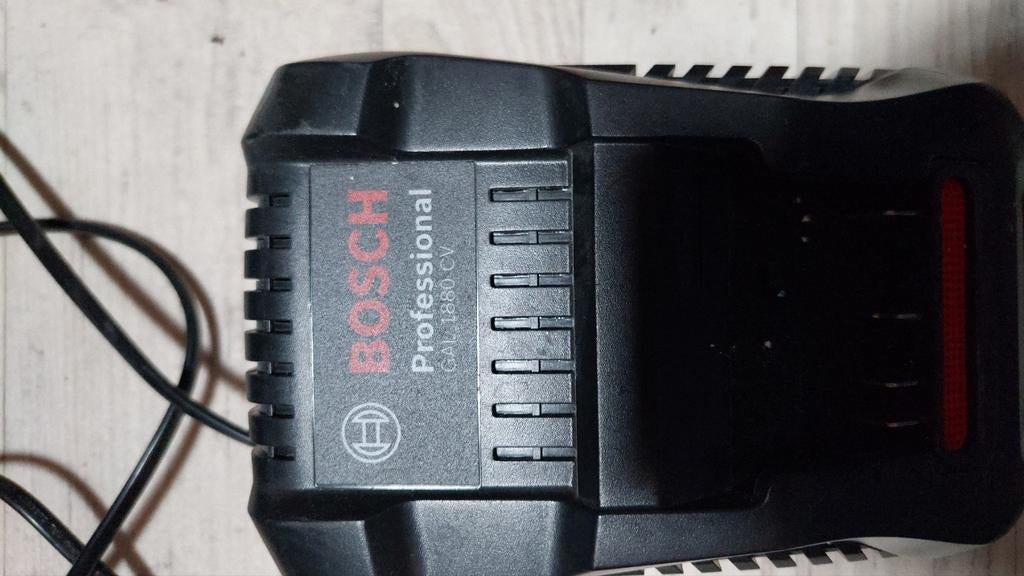 BOSCH oplader en 2 accu's, Ophalen of Verzenden