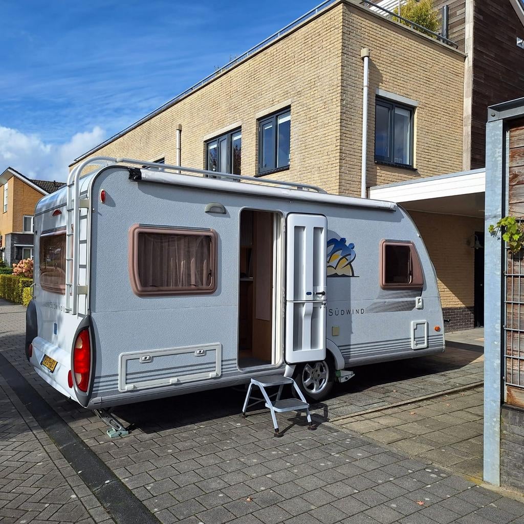 Knaus Sudwind 450 FU 2006 'Beachy stijl' met mover en luifel, Caravans en Kamperen, Caravans, Omvormbare zithoek, Rondzit, Particulier
