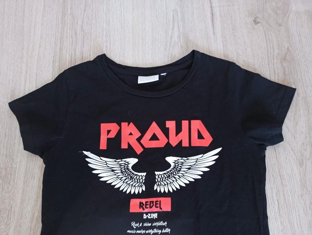Zwart T-shirt met 'Proud Rebel' opdruk - Maat 152, Kinderen en Baby's, Kinderkleding | Maat 152, Jongen of Meisje, Ophalen of Verzenden