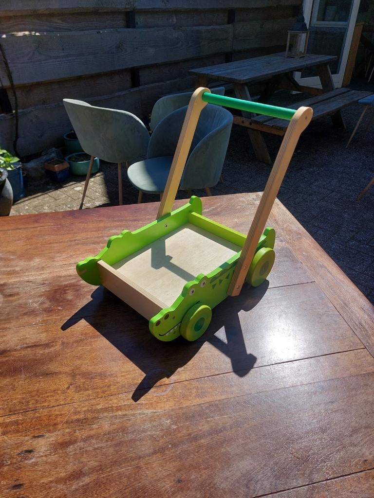 Houten loopwagen krokodil, Ophalen