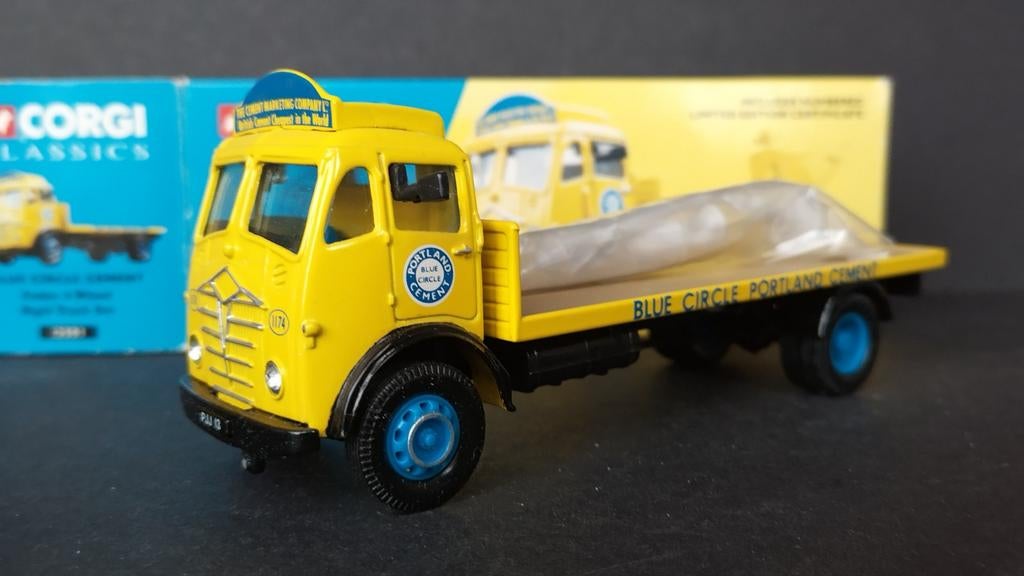 Foden 4 wheel Rigid truck blue circle Cement 1:50 Corgi Pol, Corgi, Corgi@corgi.co.uk, Ophalen of Verzenden, Zo goed als nieuw