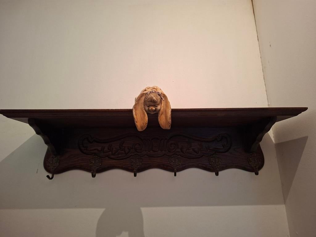 Antieke houten wandkapstok met decoratieve details, Huis en Inrichting, Woonaccessoires | Kapstokken, Gebruikt, Minder dan 100 cm