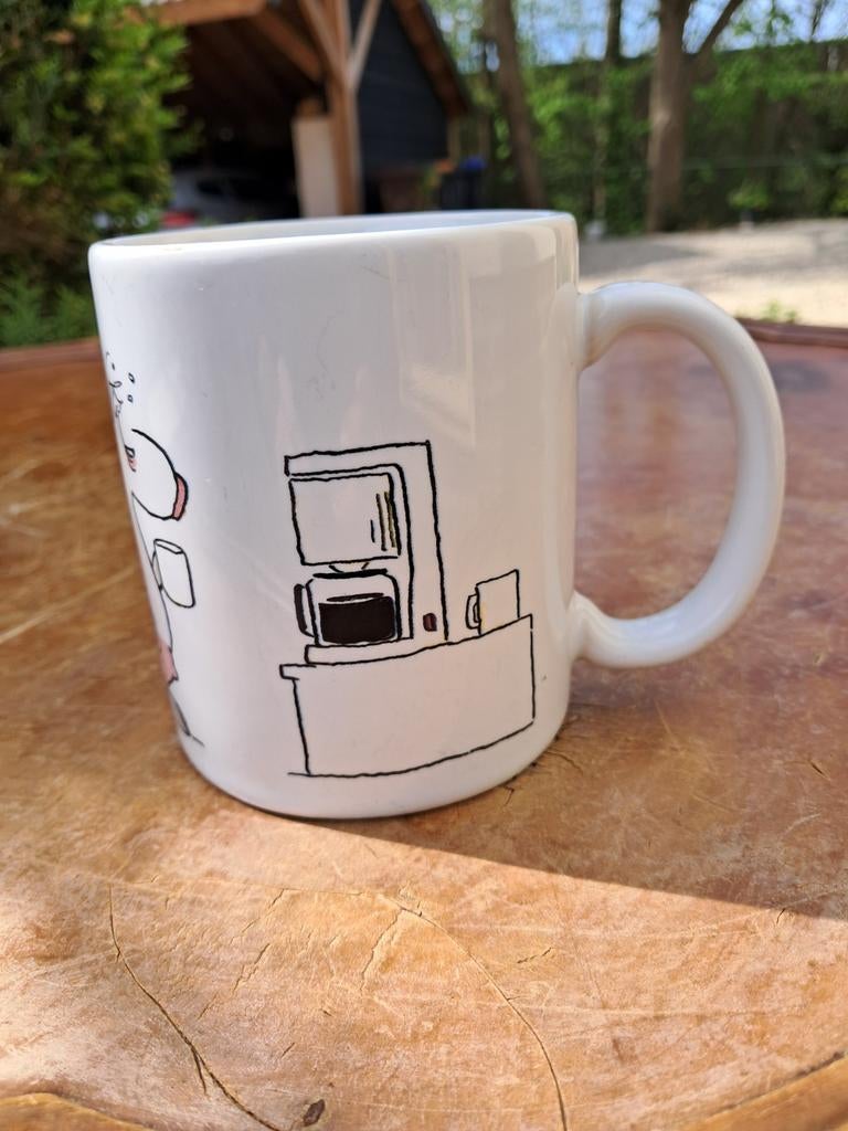 Beker Leendert Jan Vis 2002 Koe die koffie drinkt, Ophalen of Verzenden, Porselein, Overige stijlen, Kop(pen) en/of Schotel(s)