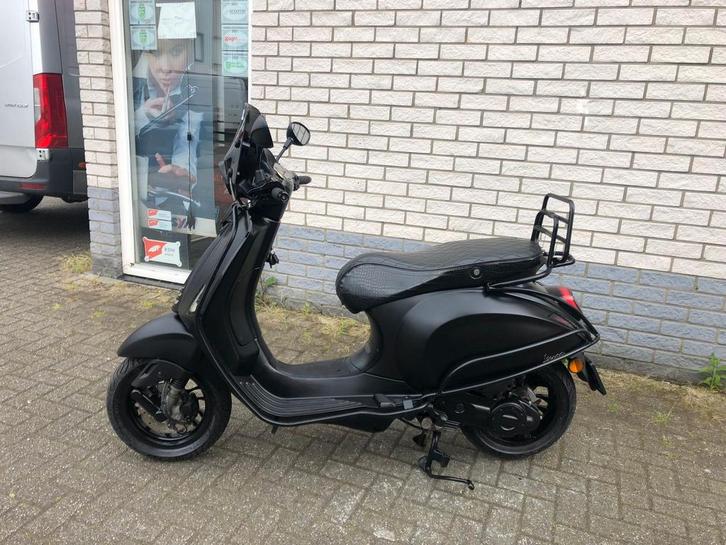 HELE MOOIE:VESPA SPRINT S 45KM MAT ZW BJ2019 8000KM, Fietsen en Brommers, Scooters | Vespa