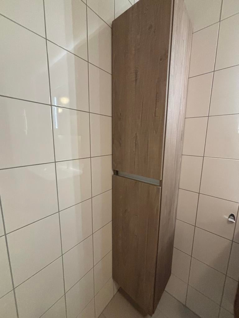 Badkamer kast en wastafel met spiegel, Ophalen, Zo goed als nieuw