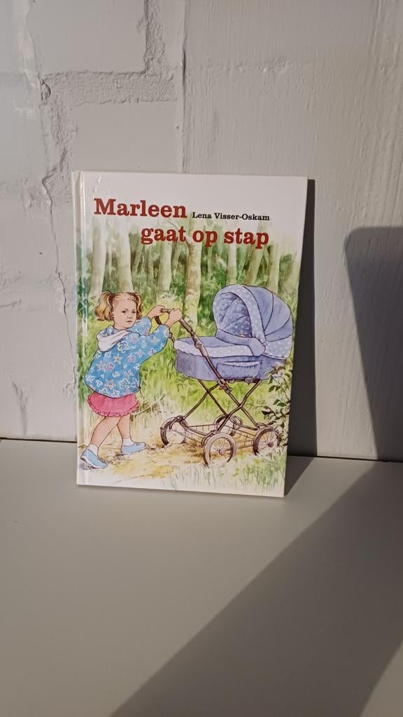 Marleen gaat op stap - Lena Visser-Oskam (kinderboek), Boeken, Ophalen of Verzenden, Gelezen, Lena Visser-Oskam, Fictie algemeen