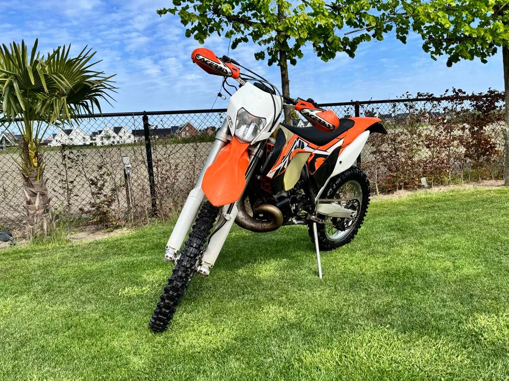 KTM exc 300. Uit 2014 - met nieuwe slijtagen onderdelen., Motoren, 300 cc, Gebruikt, Enduro, 11 kW of minder