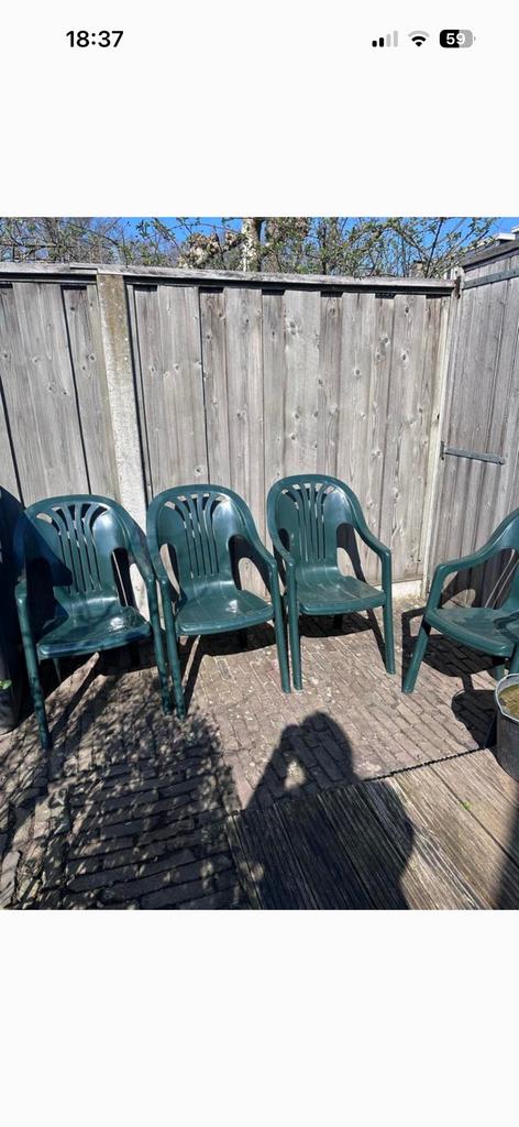 4 kunststof kuipstoelen gratis, Ophalen, Zo goed als nieuw, Kunststof