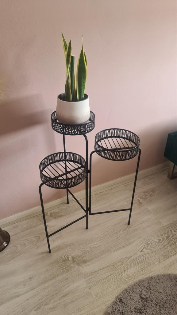 Metalen Plantenstandaard met 3 Niveaus, Tuin en Terras, Bloempotten, Zo goed als nieuw, Metaal, Binnen, 40 tot 70 cm, Minder dan 25 cm