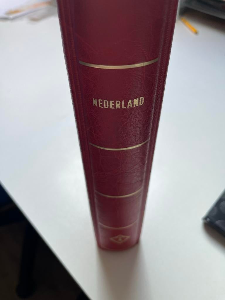 Nederlandse postzegels 1970-1989 in Leuchtturm album, Ophalen of Verzenden, Na 1940, Postfris