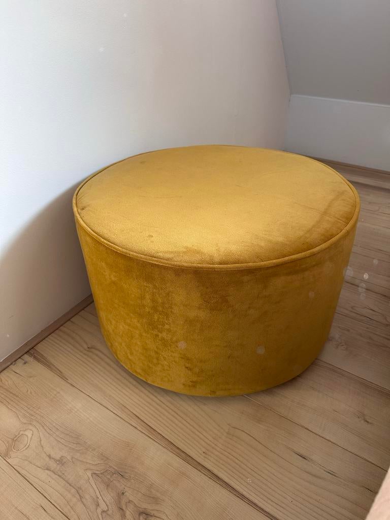 Sissy Boy Poef - Mosterdgeel/Okergeel - 60x35 cm, Ophalen, Rond, Minder dan 50 cm, Zo goed als nieuw