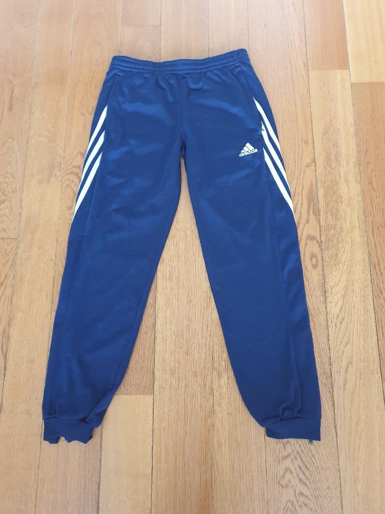 Adidas sportbroek 140 dblauw trainingsbroek, Adidas, Jongen of Meisje, Sport- of Zwemkleding, Ophalen of Verzenden