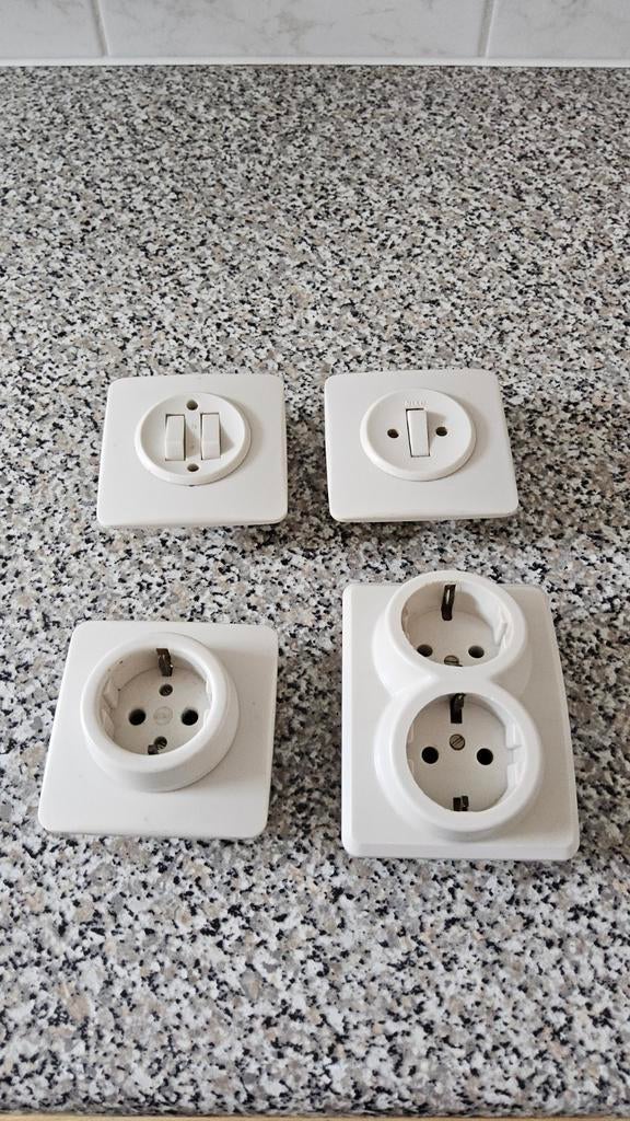 Diverse schakelmaterialen/niko/bakeliet/ptt contactdoos, Ophalen of Verzenden, Stopcontact