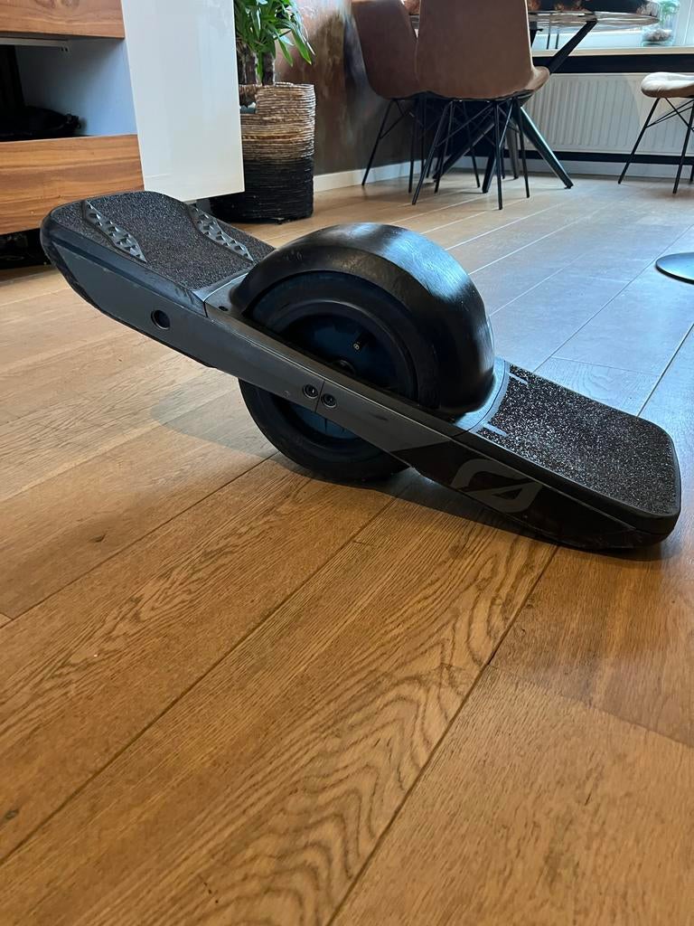 Onewheel GT (2,5 jaar oud) met batterijproblemen, Sport en Fitness, Skateboarden, Ophalen of Verzenden, Gebruikt, Overige typen