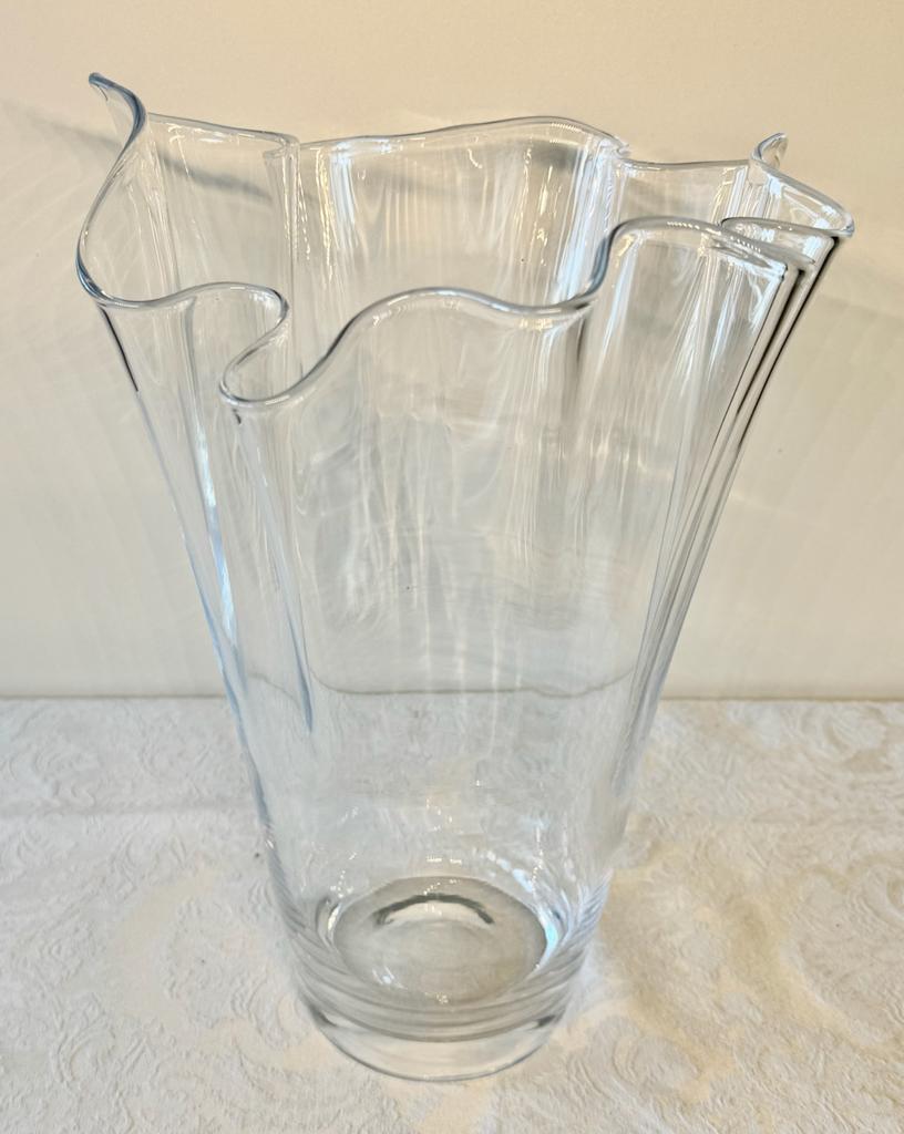 Grote glazen vaas met golvende rand - Decoratief, Antiek en Kunst, Antiek | Glas en Kristal, Ophalen of Verzenden