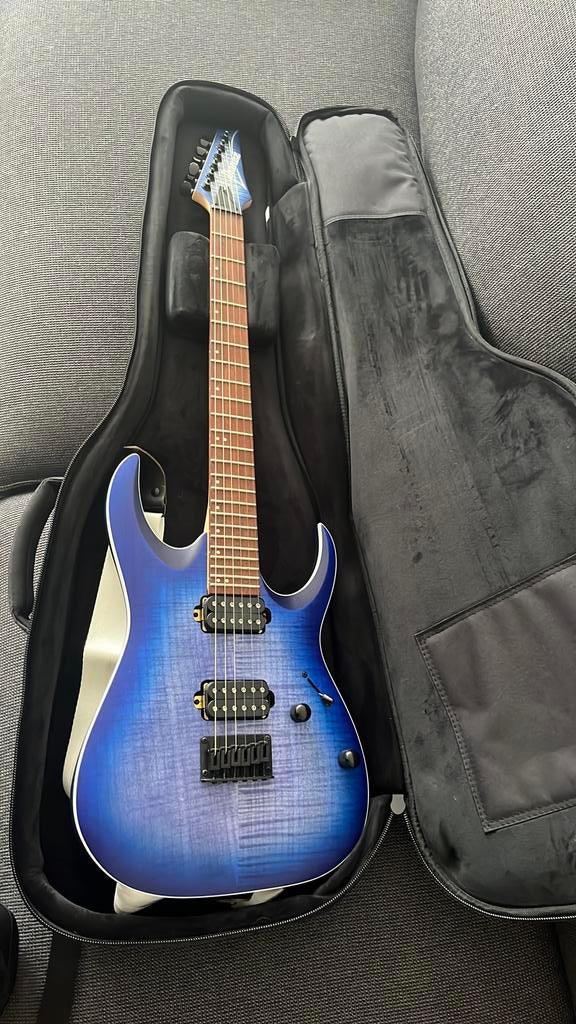 Electrische ibanez gitaar plus tas, Muziek en Instrumenten, Snaarinstrumenten | Gitaren | Elektrisch, Ophalen, Zo goed als nieuw