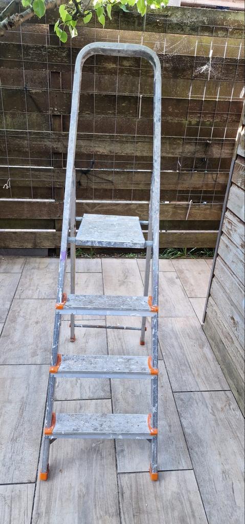 Gebruikte aluminium trap met 4 treden, Ophalen of Verzenden, Gebruikt, Trap, Minder dan 2 meter