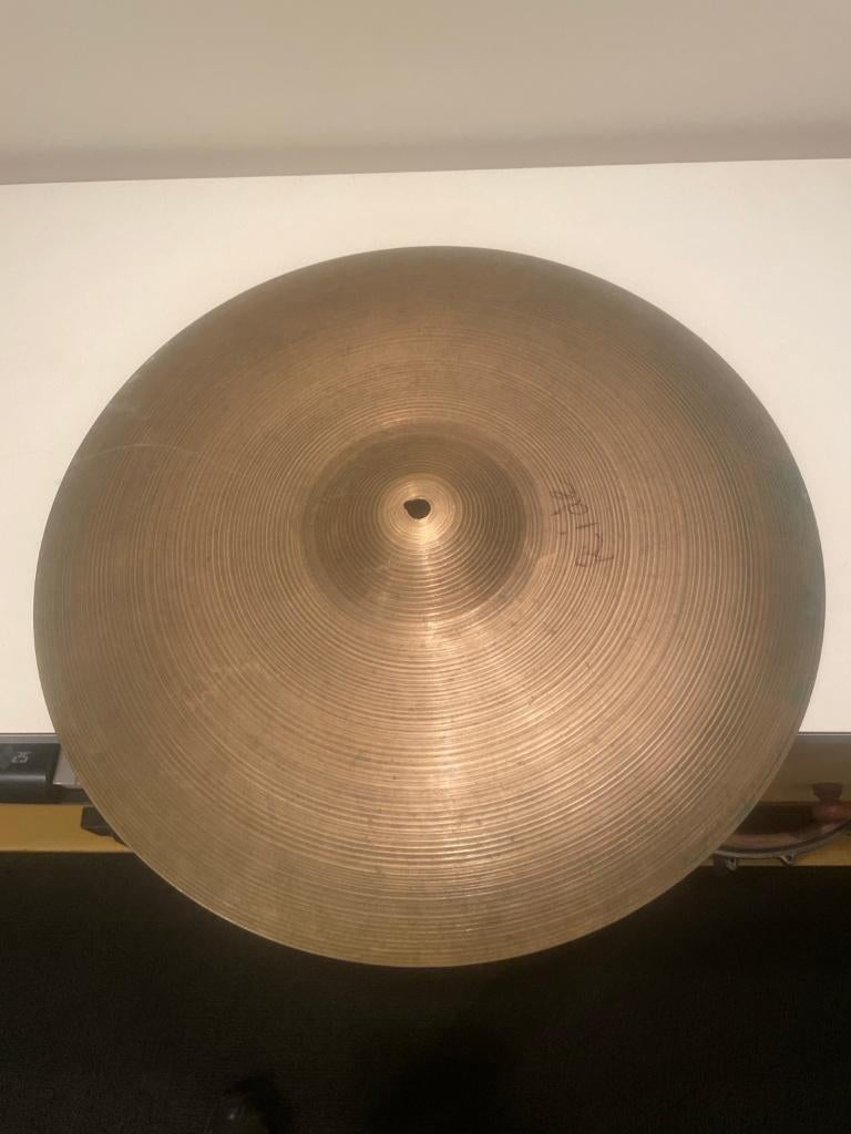 Avedis Zildjian 18 inch bekken. cymbal/vintage, Muziek en Instrumenten, Ophalen of Verzenden, Gebruikt, Drums of Percussie