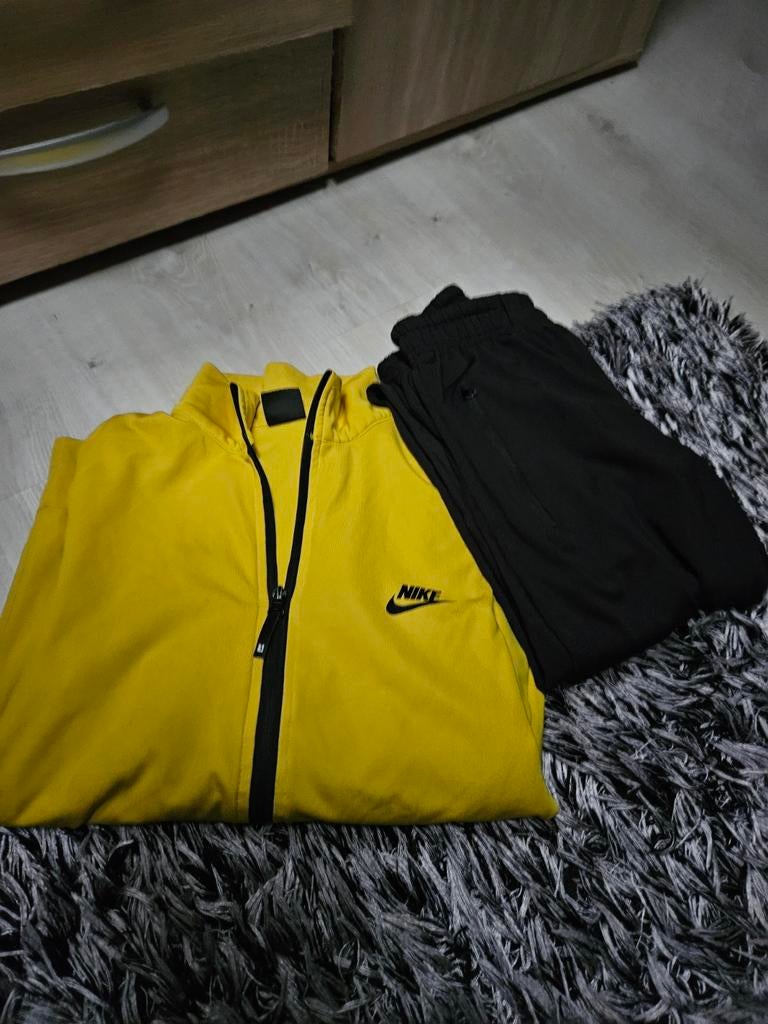Nike trainingspak 2 delig mt 176, Kinderen en Baby's, Kinderkleding | Maat 176, Ophalen of Verzenden, Gebruikt, Nike, Jongen