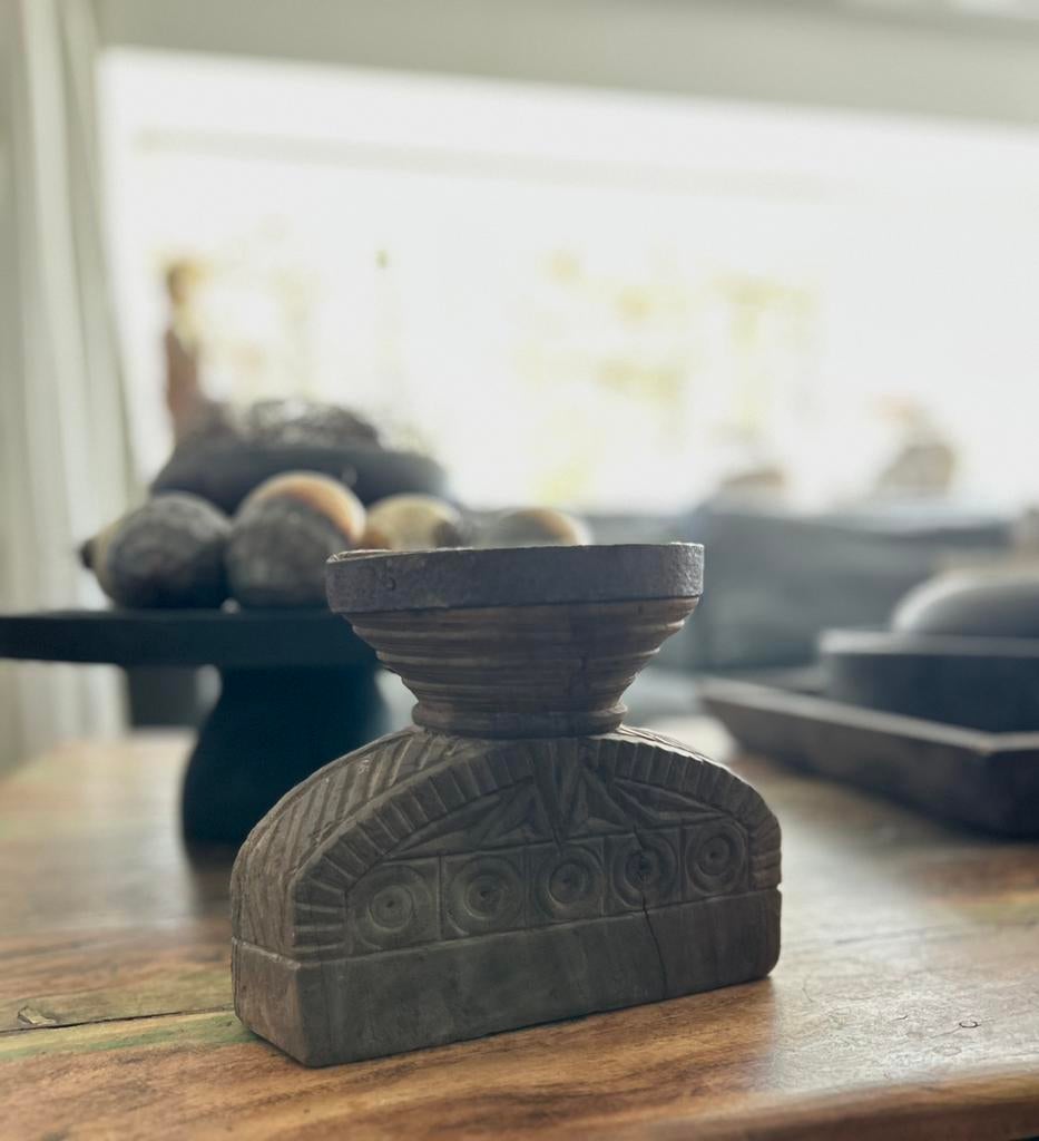 Oude houten kandelaar India oosters sober sleets imperfect, Ophalen of Verzenden