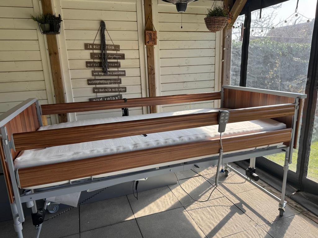 Hoog laag bed te koop., Huis en Inrichting, Slaapkamer | Bedden, Ophalen, 90 cm, Eenpersoons, Zo goed als nieuw