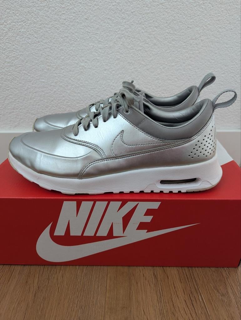 Nike Air Max Thea - Metallic Silver - Maat 40, Kleding | Dames, Nike, Ophalen of Verzenden, Sneakers of Gympen, Grijs