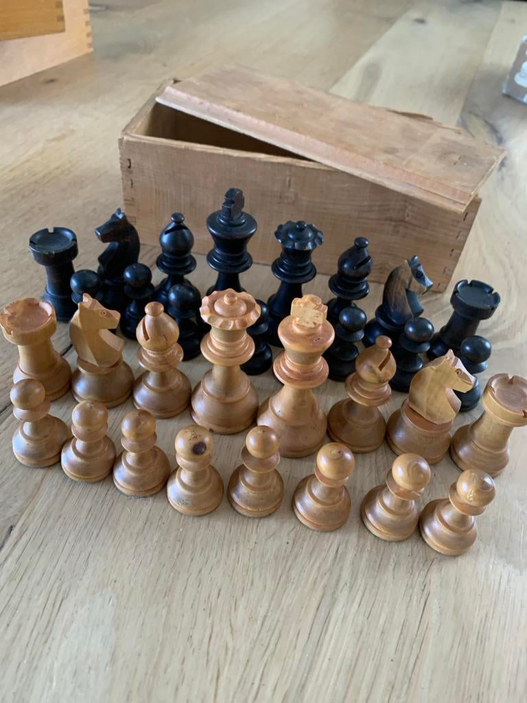 Mooi compleet houten schaakspel met vilt in doosje, Ophalen of Verzenden, Gebruikt, Schaken