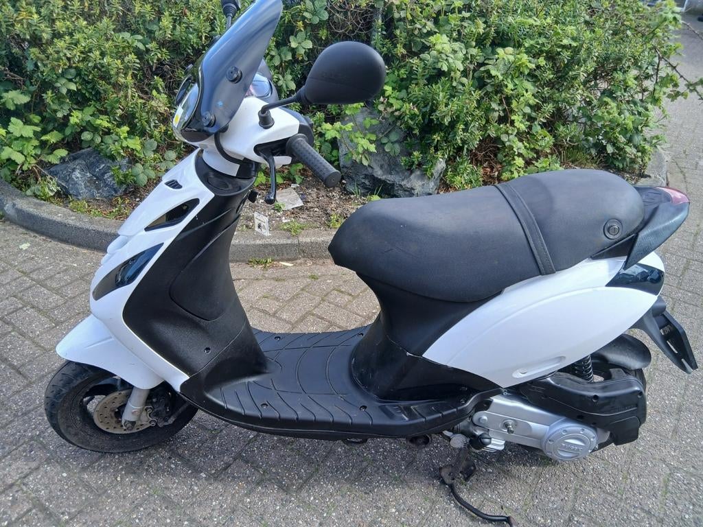 Piaggio Zip brom 4T, Fietsen en Brommers, Scooters | Piaggio, Ophalen, Maximaal 45 km/u, Zip, Zo goed als nieuw