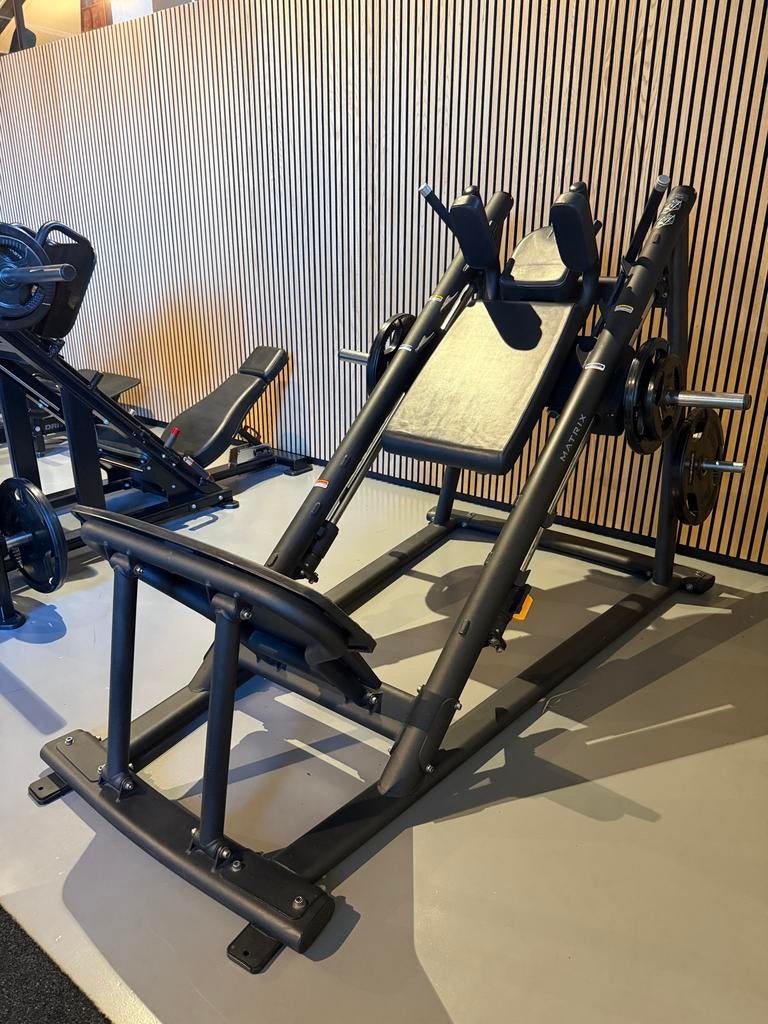 Matrix Hack Squat - Krachttraining voor Benen, Sport en Fitness, Fitnessapparatuur, Gebruikt, Krachtstation, Benen, Metaal, Ophalen of Verzenden