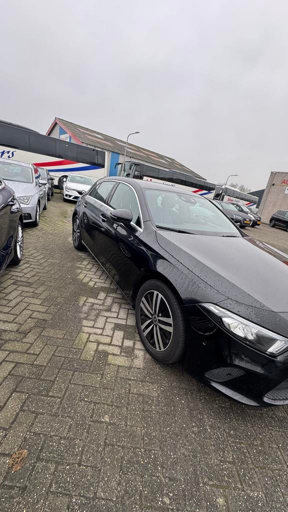 Mercedes-Benz A-Klasse A 160 109pk 2020 Zwart, Auto's, Voorwielaandrijving, 4 cilinders, Navigatiesysteem, Zwart