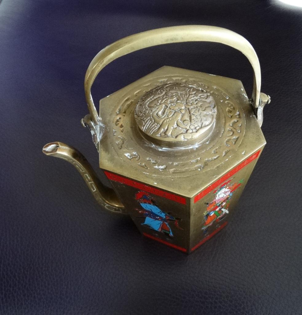 Messing hoekige theepot met hengsel en Chinese krijgers, Ophalen of Verzenden