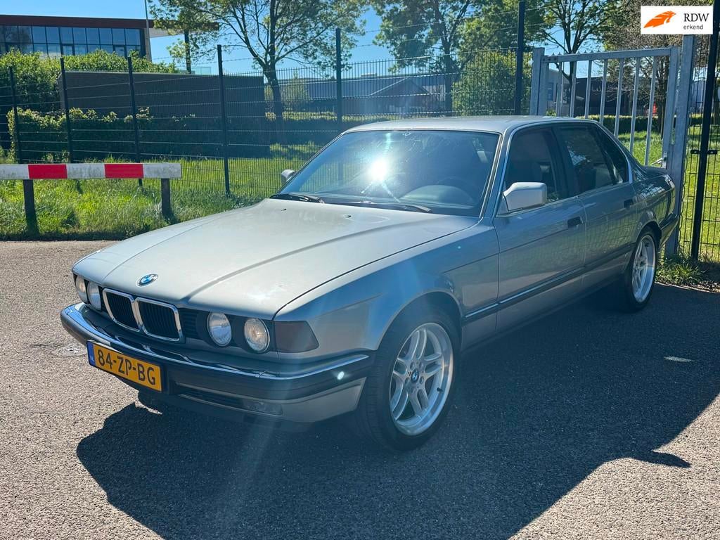 BMW 7-serie 750i V12 E32 Velours 18inch M Parallel Nette sta, Auto's, Automaat, Achterwielaandrijving, 12 cilinders, Bedrijf