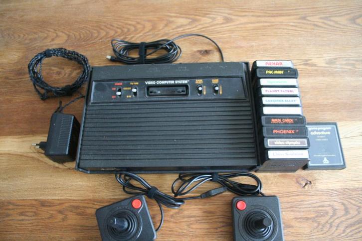 Atari 2600 Darth vader met twee joysticks en 11 games, Spelcomputers en Games, Spelcomputers | Atari, Gebruikt, Atari 2600, Met 2 controllers