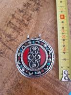 Tibetaans zilveren hanger met bloedkoralen en turquoise