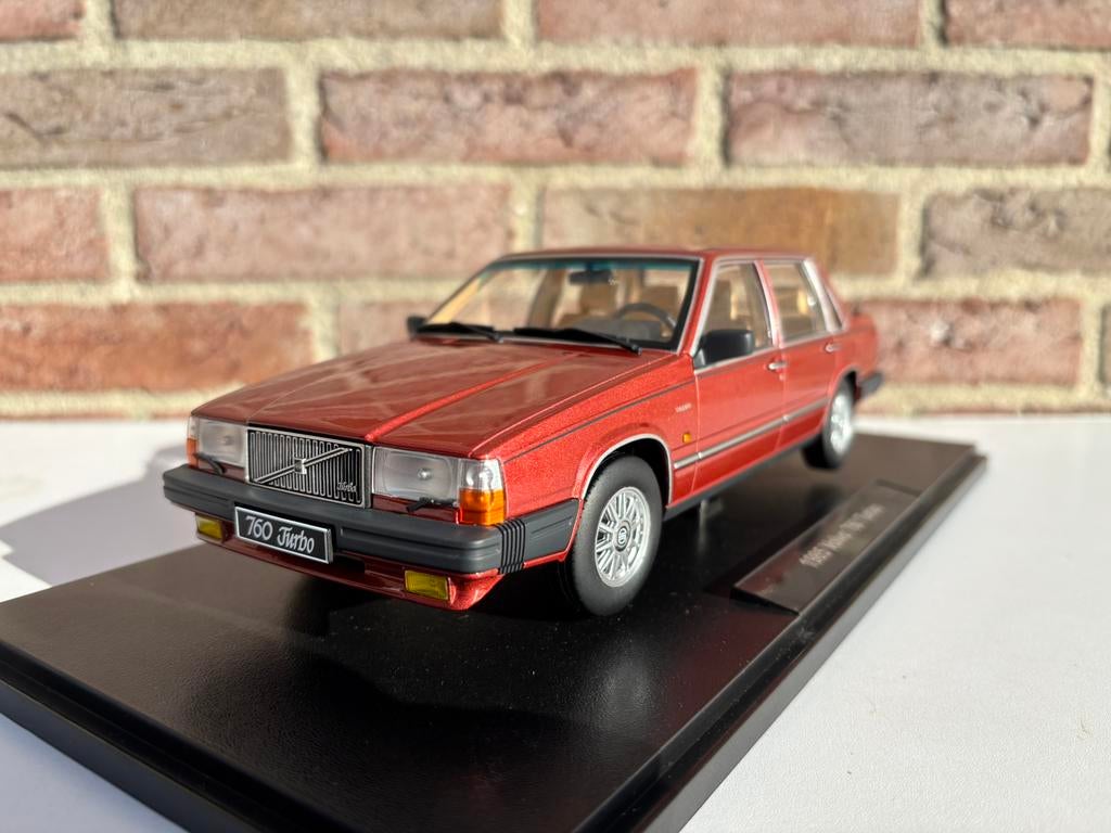 Triple9 Volvo 760 Turbo rood 1:18, Ophalen of Verzenden, Zo goed als nieuw, Overige merken