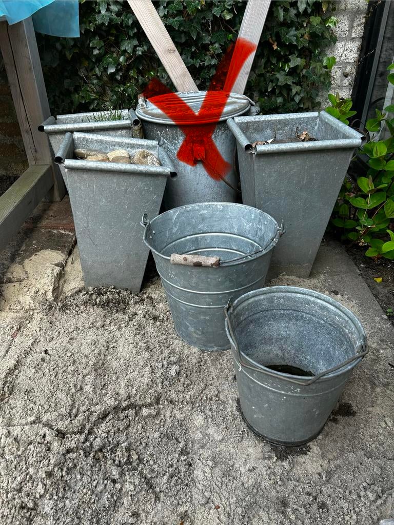 Zinken plantenbakken en emmers, Ophalen, Overige materialen, Gebruikt, Rond