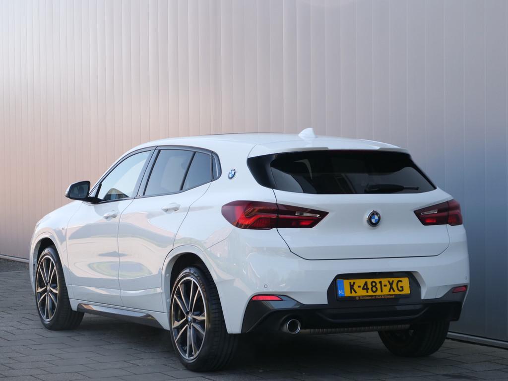BMW X2 sDrive18i High Executive 141 Pk Automaat Navi / Pano-, Auto's, 745 kg, X2, Gebruikt, Leder en Stof