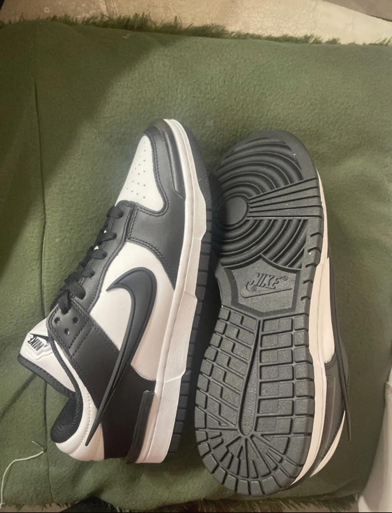 Nike dunk low twist black/white maat 41 nieuw, Kleding | Heren, Schoenen, Verzenden, Zo goed als nieuw, Zwart