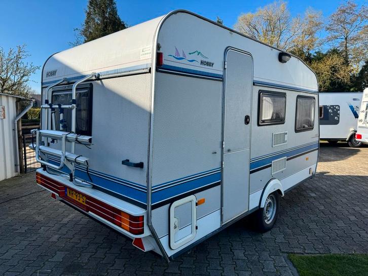 Zeer mooie HOBBY CLASSIC 400 *voortent*luifel*2x fietsenrek*, Caravans en Kamperen, Caravans, Bedrijf, tot en met 4, 750 - 1000 kg