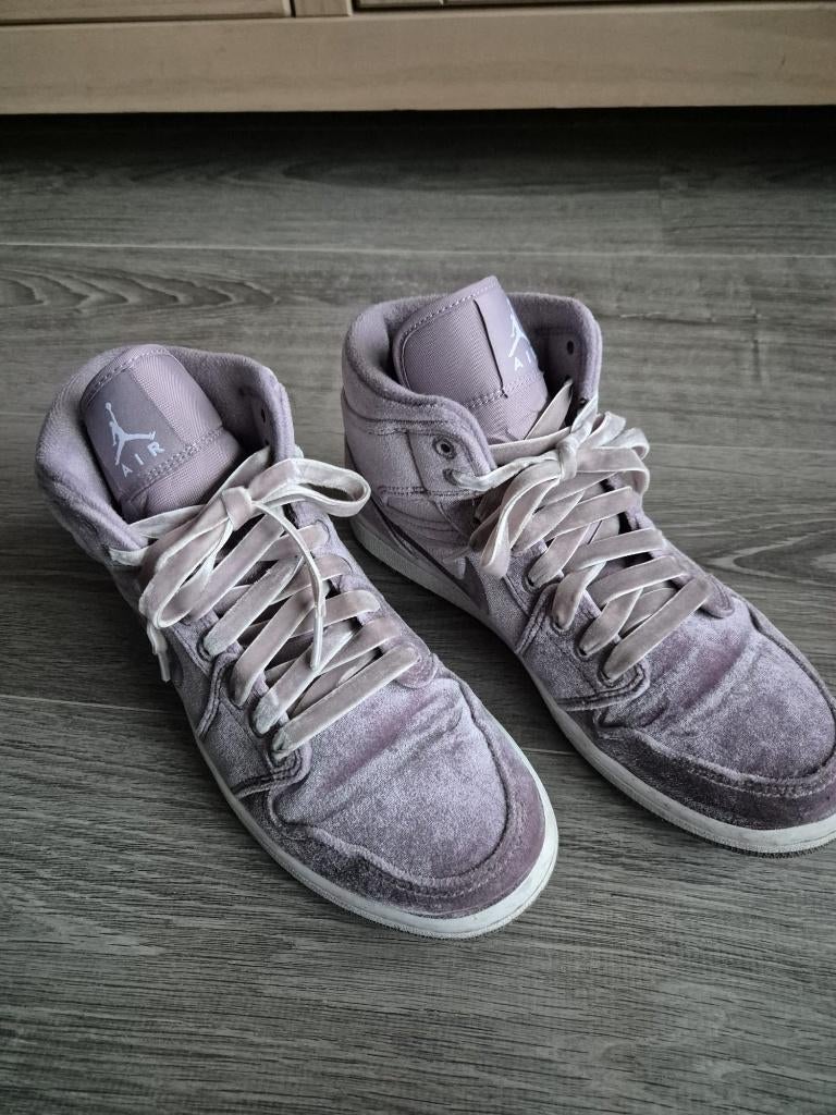 Fluwelen Air Jordan 1 Mid SE, Kleding | Dames, Schoenen, Ophalen, Overige kleuren, Nike, Sneakers of Gympen
