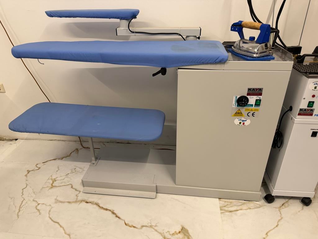 Professionele Industriële Strijkplank met Stoomgenerator, Ophalen, Zo goed als nieuw