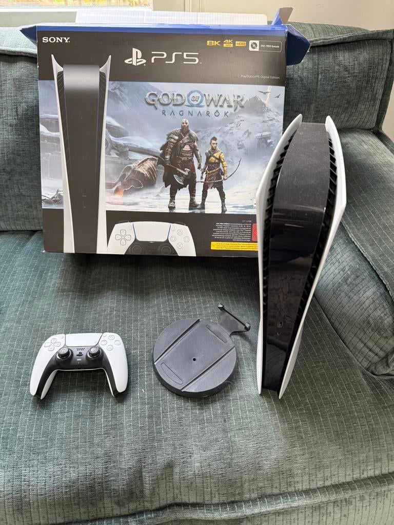 Playstation 5 digital met doos, Spelcomputers en Games, Spelcomputers | Sony PlayStation 5, Ophalen, Zo goed als nieuw, Playstation 5 Digital