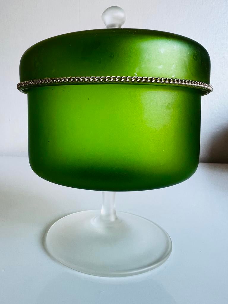 Vintage Groen Glazen Bonbonniere op Voet met Gouden Rand, Antiek en Kunst, Ophalen of Verzenden