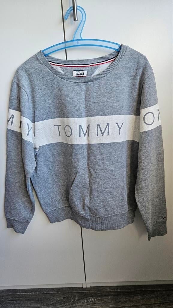 Tommy Hilfiger sweater grijs met logo - Maat M, Maat 38/40 (M), Ophalen of Verzenden, Zo goed als nieuw, Grijs