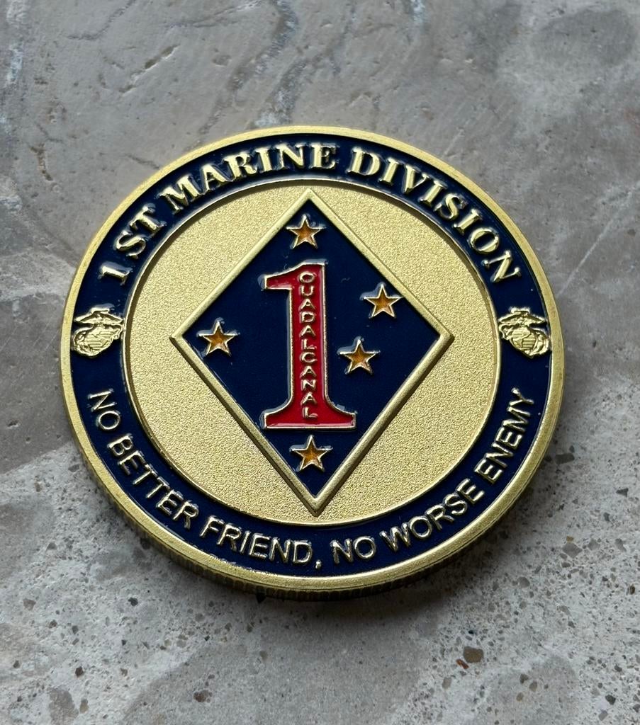 US Marine Corps 1st marine division coin, Verzamelen, Militaria | Algemeen, Ophalen of Verzenden, Landmacht, Nederland, Embleem of Badge