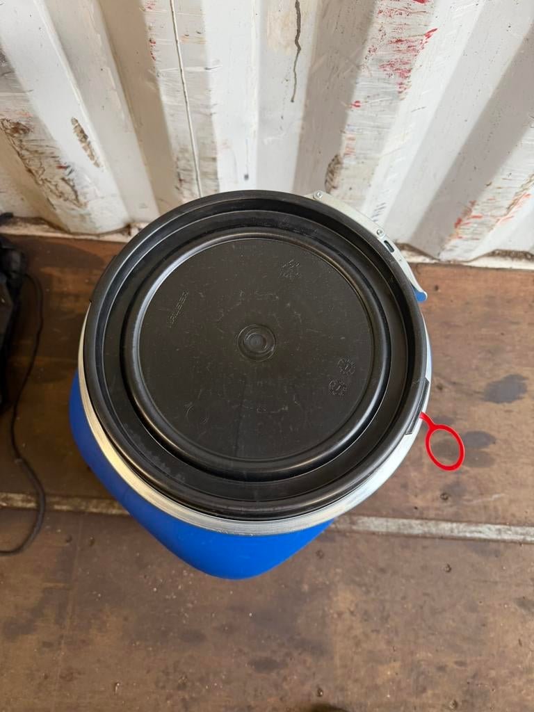 Pallet 60 liter tonnen/vaten gloednieuw 27st, Ophalen