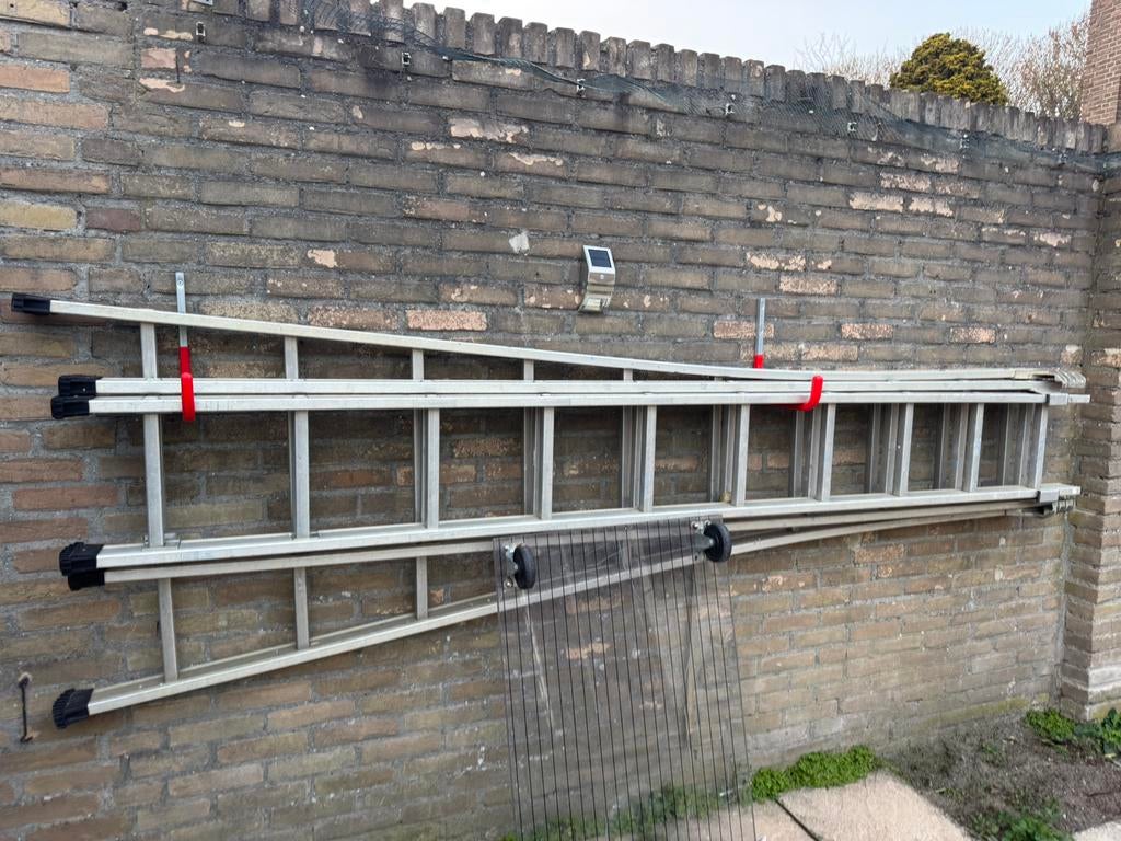 Dirks aluminium uitschuifbare Ladder, Ophalen, Zo goed als nieuw, 4 meter of meer